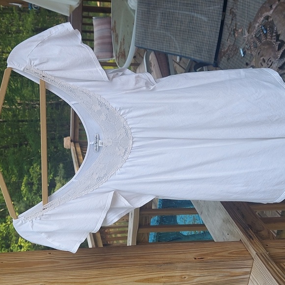 American Eagle Outfitters Tops - American Eagle Outfitters White Flutter Sleeve Lace Blouse Top Sz XS